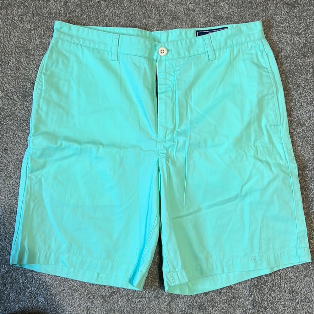 Vineyard vines shorts. SZ 34